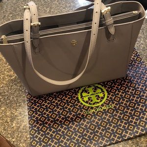 NWT Tory Burch Grey Emerson Tote, Gorgeous! 😍😍